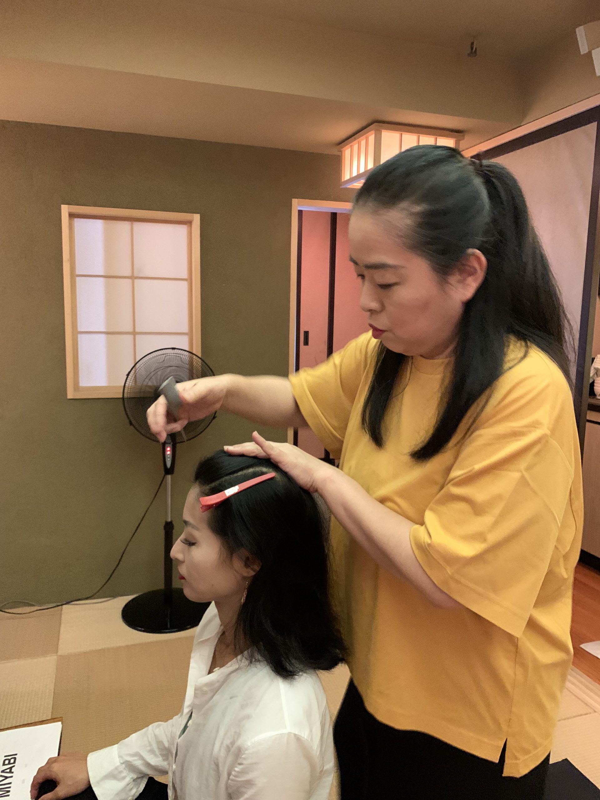 雅さんはヘアメイクもプロです。
